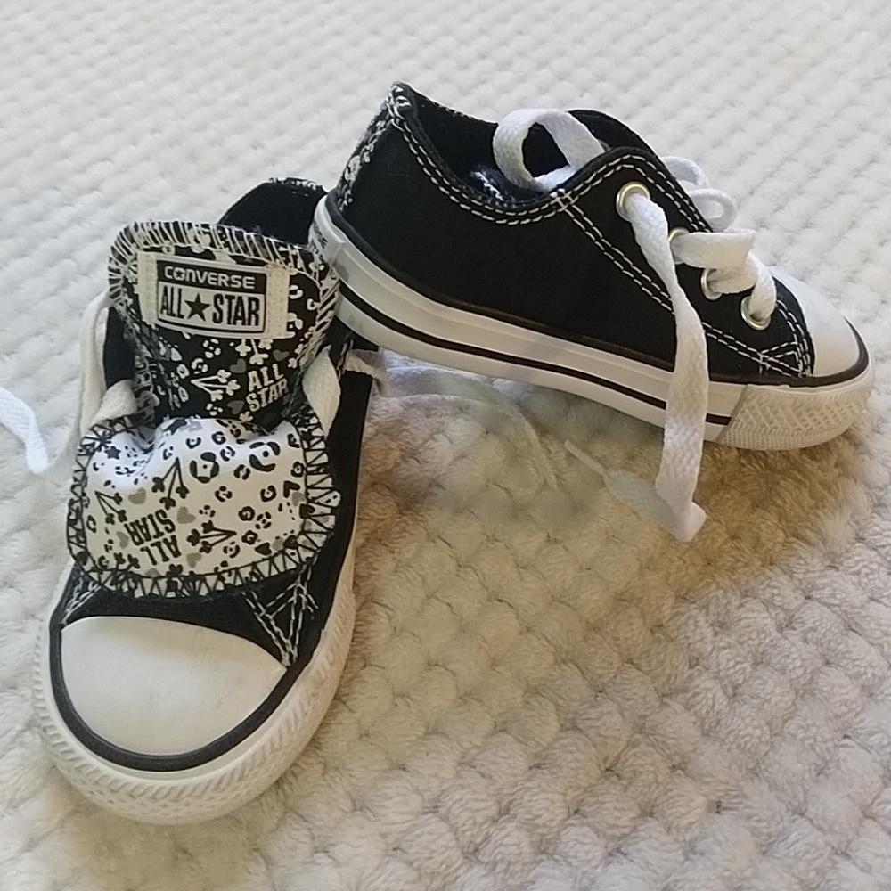 Converse with double flowered tongue